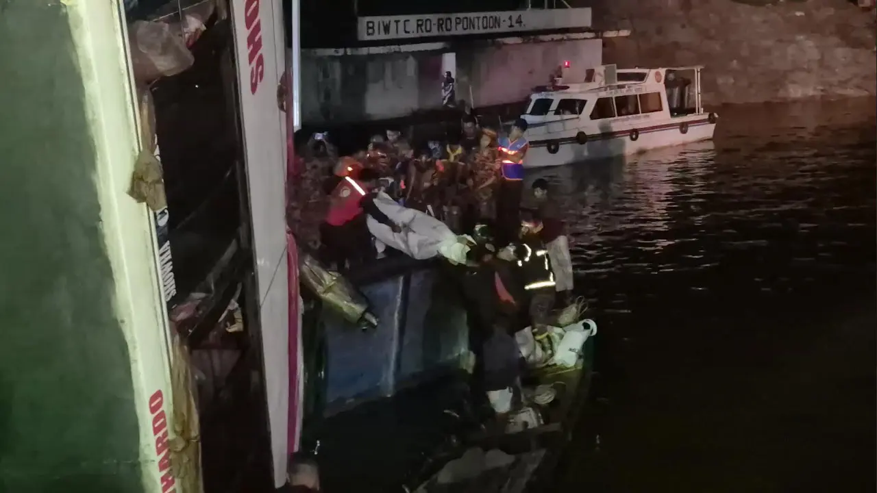 দৌলতদিয়া ফেরিঘাটে বাসডুবির ঘটনায় নিহত বেড়ে ২৩