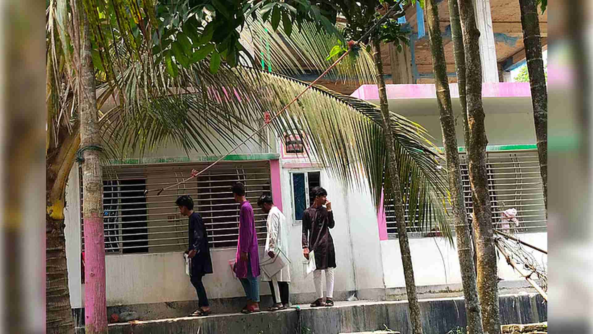 হত্যাকাণ্ডের রাতে সন্তানদের নিয়ে দোকান থেকে চকলেট, চিপস কিনেছিলেন বাবা