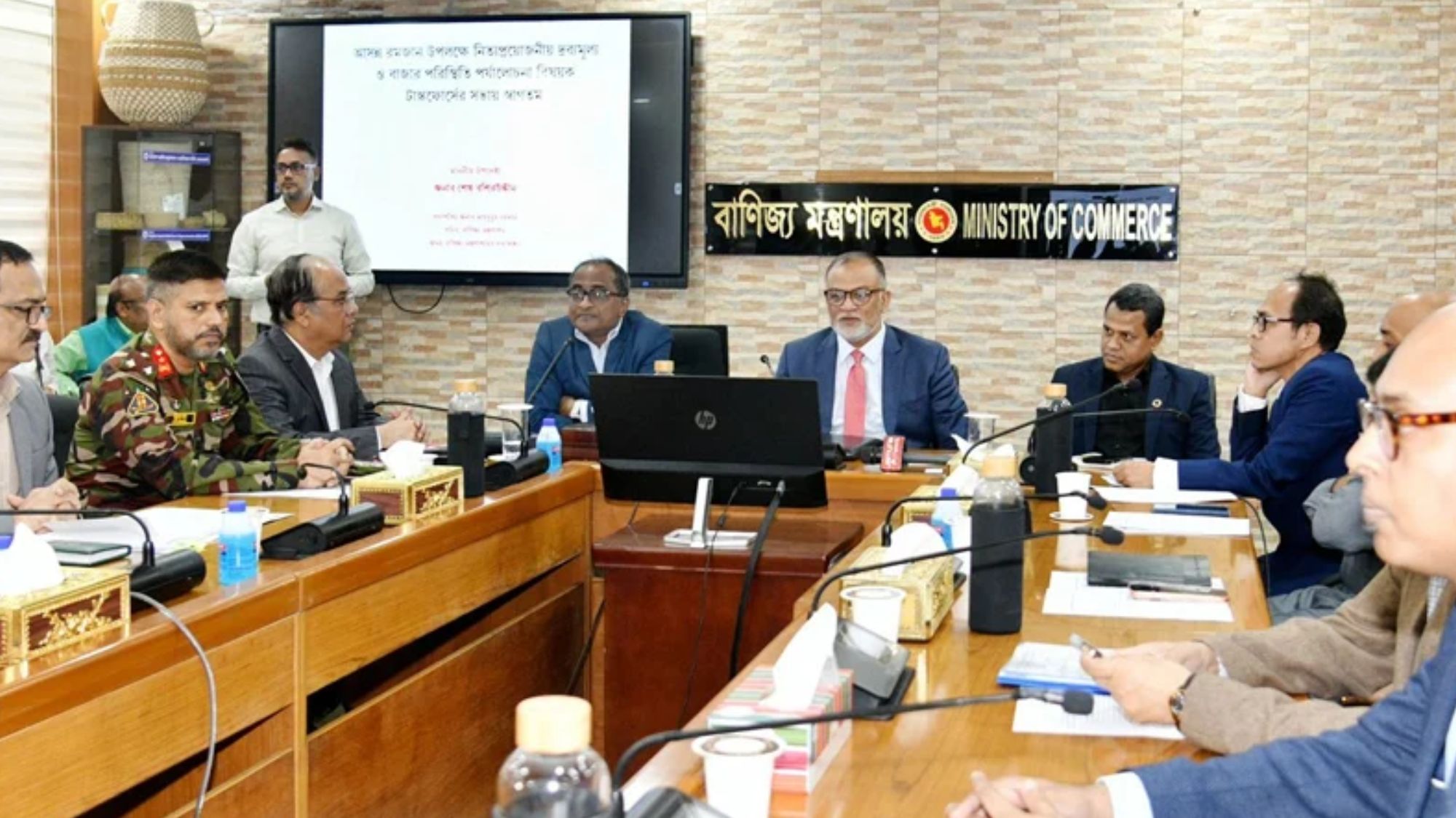 এবার রমজানে পণ্যের দাম গতবারের চেয়েও কম থাকবে: বাণিজ্য উপদেষ্টা